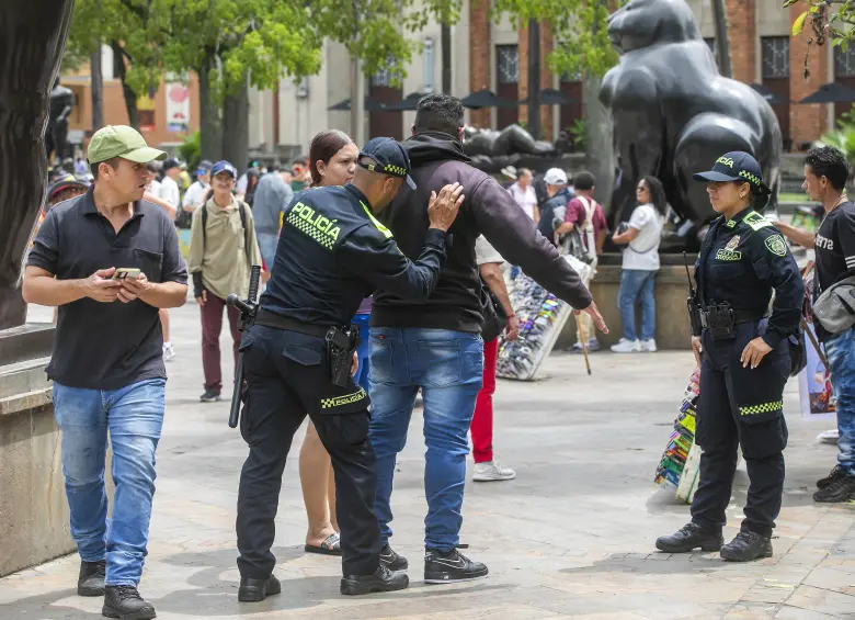 Descripción:Policía patruya frecuentemente el Centro de Medellín, donde ocurren la mayoría de homicidios y hurtos. Fecha de evento: 12/06/2025. Foto: Esneyder Gutiérrez
