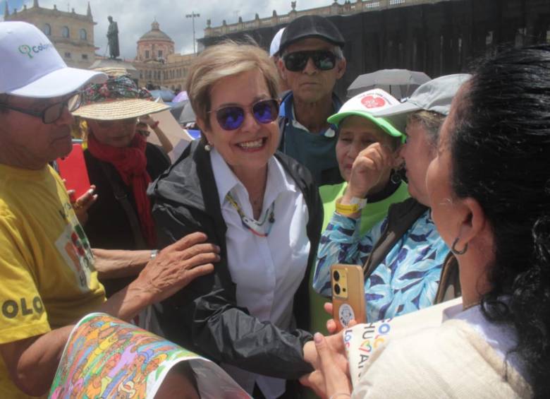 La ministra de Trabajo, Gloria Inés Ramírez, en medio de la movilización que tuvo como fin defender la reforma pensional. FOTO: GOBIERNO NACIONAL / MINISTERIO DEL TRABAJO