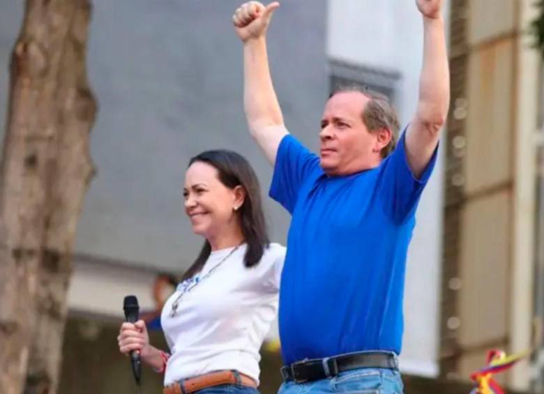 Juan Pablo Guanipa junto a María Corina Machado. FOTO: AFP