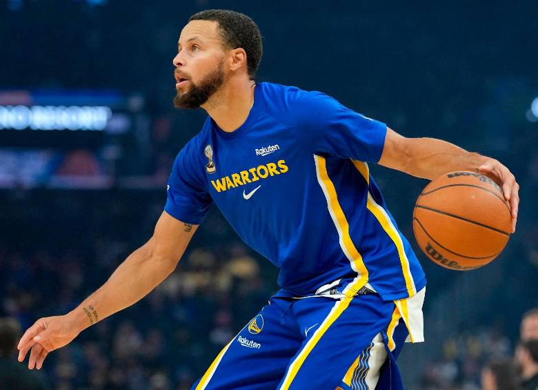 Stephen Curry realiza truco viral y rompe récord de anotaciones luego de cumplir los 30 años. Foto: GETTY. 