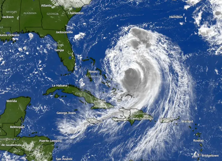 Erin sigue su trayectoria hacia el noroeste y pasará a mediados de esta semana entre la costa este de Estados Unidos y Bermudas. FOTO: Tomada de Windy