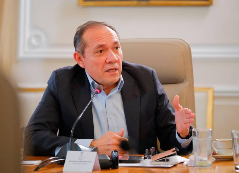 Ministro de Trabajo no descarta subir el salario mínimo por encima de los $2 millones tras la suspensión temporal. FOTO: Presidencia