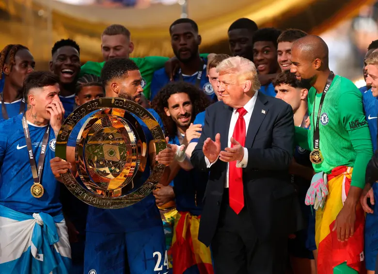 Hasta Infantino pareció desesperado por sacar a Trump de un momento que solo le correspondía a los jugadores del Chelsea. FOTO: GETTY