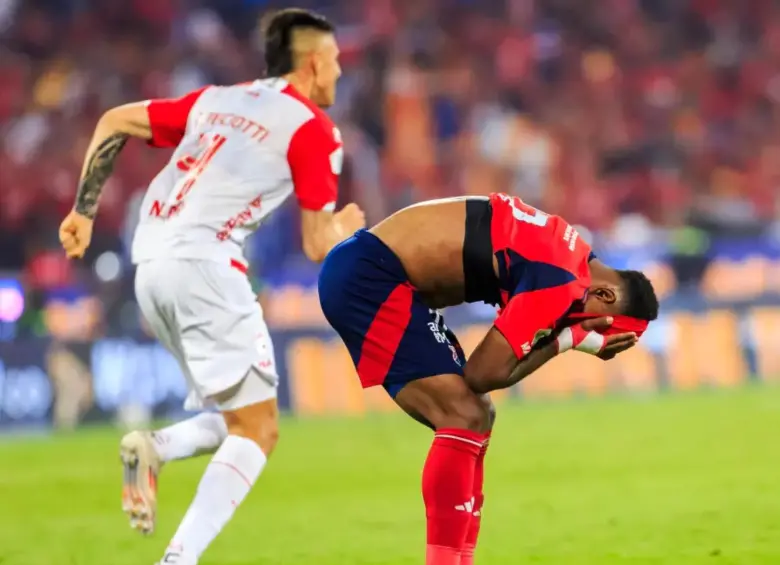 Independiente Medellín perdió 2-1 la final vuelta de la Liga BetPlay ante Santa Fe en el estadio Atanasio Girardot, tras empatar sin goles en la ida en Bogotá. FOTO: CAMILO SUÁREZ ECHEVERRY