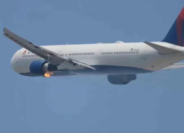 Un incidente aéreo se produjo este viernes en el Aeropuerto Internacional de Los Ángeles. FOTO: Captura de video