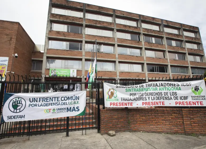Desde el pasado 11 de agosto, los empleados del Instituto Colombiano de Bienestar Familiar (ICBF) salieron a paro en Antioquia. FOTO: Esneyder Gutiérrez Cardona