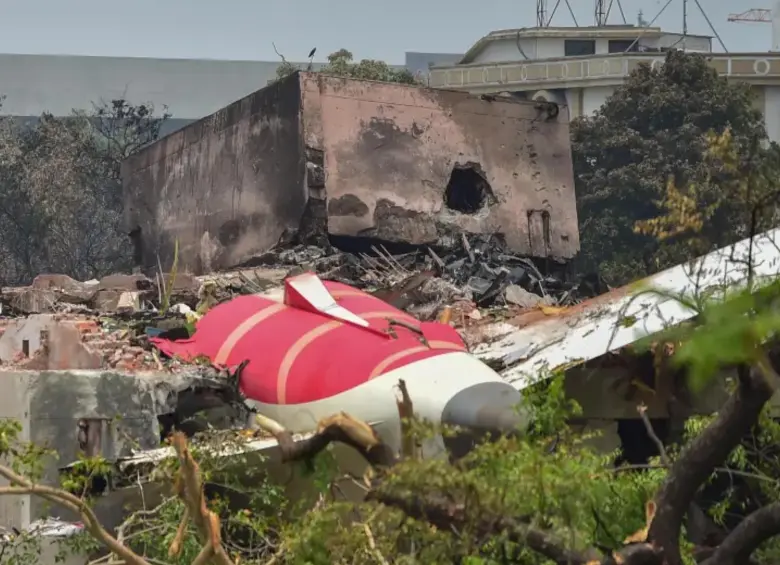 Restos del avión tras el impacto final. FOTO: Getty
