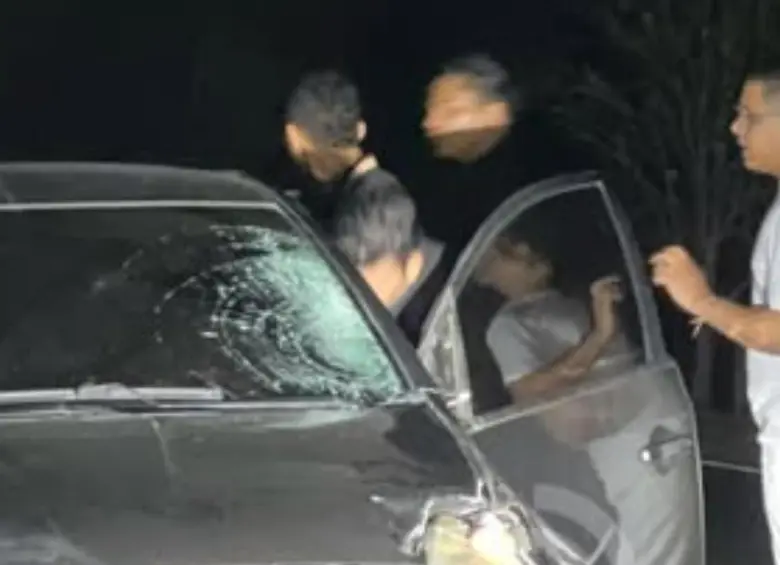 Momento del accidente que involucró al cantante Jhon Daza. FOTO: CORTESÍA DIARIO LA GUAJIRA