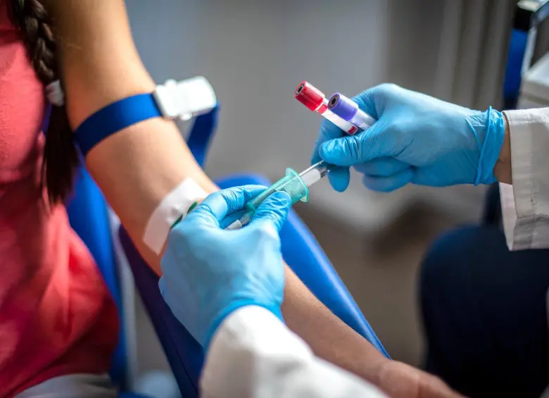 Un paciente realizándose exámenes de sangre. FOTO: REDES SOCIALES