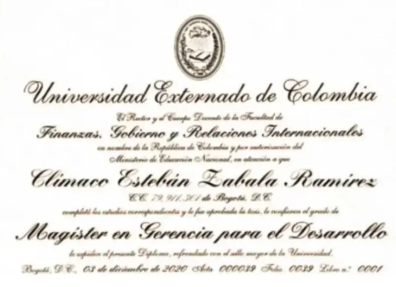 Este era el diploma que presentaba. El error está en su nombre: pone Estebán en lugar de Esteban. Foto: Cortesía.