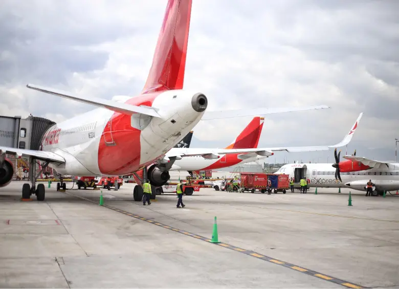 Controladores alertaron sobre una crítica situación que pondría en riesgo la seguridad operacional. Foto: Colprensa