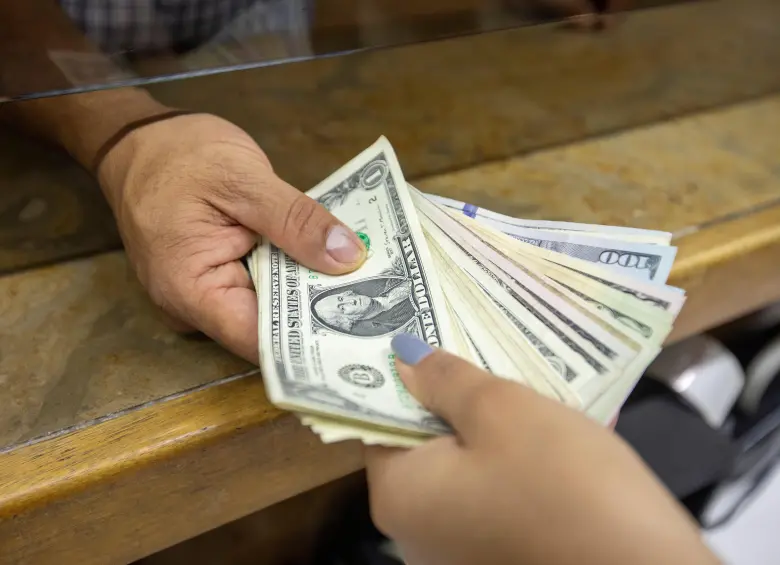 El dólar en Colombia ha caído 9,86% durante los primeros siete meses de 2025. FOTO EL COLOMBIANO