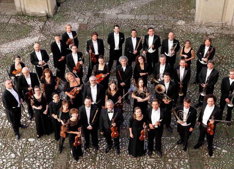 En el concierto de este martes de Europa Galante serán 13 los músicos que estarán en escena: 6 violines, 2 violas, 2 violonchelos, un contrabajo, un clavicémbalo y un teorbo. FOTO cortesía