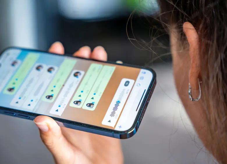 Administrar el almacenamiento desde la app de WhatsApp permite liberar espacio sin eliminar conversaciones completas. FOTO SStock
