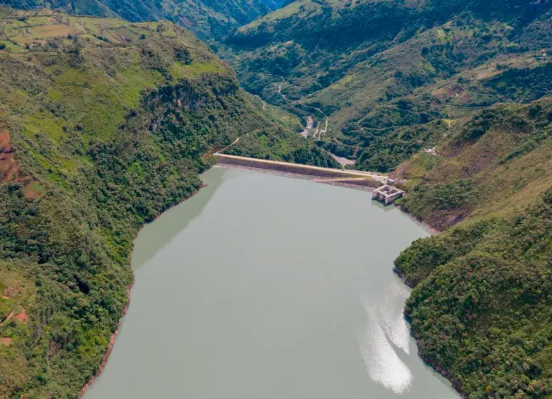 Alertan que bloqueos en El Guavio ponen en riesgo el suministro de energía en Cundinamarca 