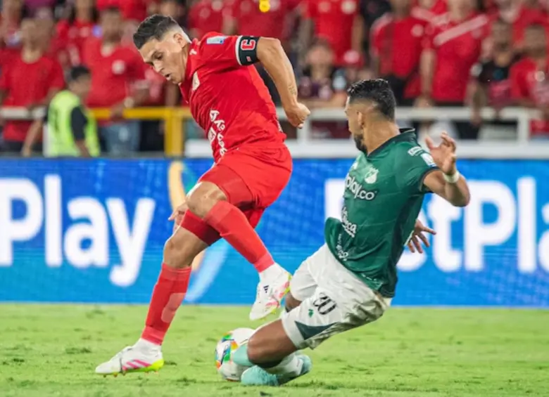 Juanfer Quintero en medio de un partido contra el Deportivo Cali. FOTO: América de Cali