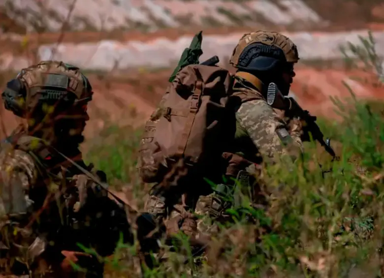 Los mercenarios colombianos estarían combatiendo con las Fuerzas de Apoyo Rápido, el grupo paramilitar que se enfrenta con el Ejército de Sudán desde abril de 2023. FOTO: Getty