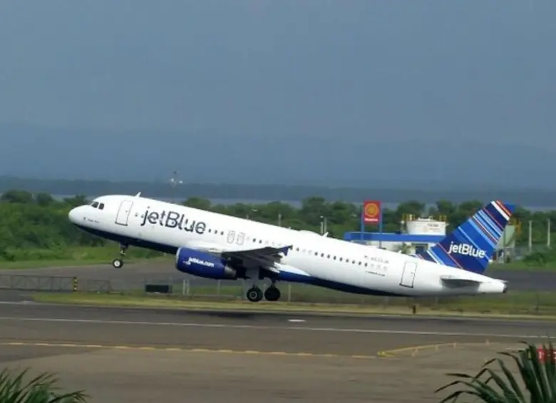 Un avión de JetBlue estuvo a punto de colisionar con una aeronave militar de Estados Unidos cerca de Venezuela. Foto: Colprensa