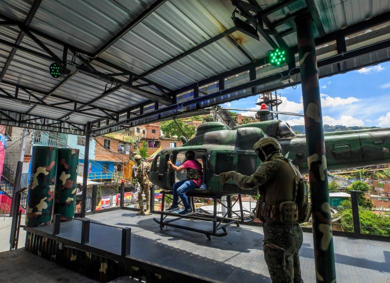 Las heridas abiertas de la ciudad siguen convirtiéndose en negocio para divertir a los turistas. FOTO: CAMILO SUÁREZ