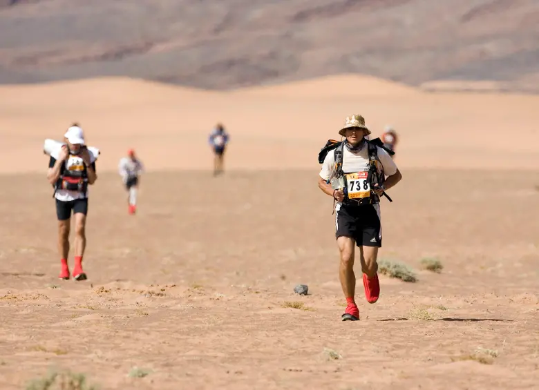Corredores enfrentan temperaturas cada vez más altas en las principales maratones del mundo, una consecuencia directa del cambio climático. FOTO: GETTY