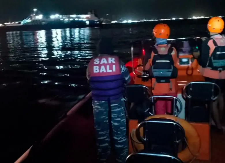 El ferri se hundió apenas 25 minutos después de zarpar de una localidad cercana a la isla de Java, en dirección al puerto de Bali. FOTO: Captura de video