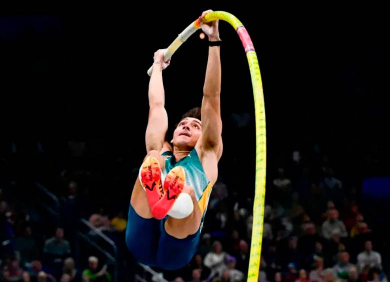El garrochista sueco Armand Duplantis ha batido varias veces el récord mundial de su disciplina deportiva. FOTO: GETTY