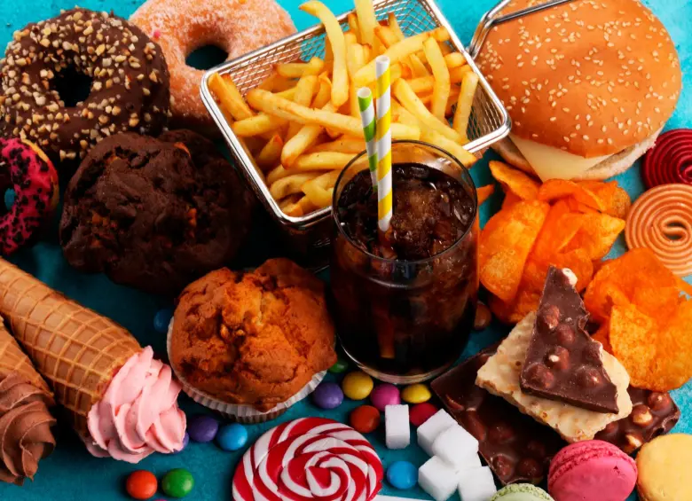 Ambos estudios recomiendan políticas públicas más estrictas de etiquetado y transparencia en la industria alimentaria, así como intervenciones clínicas que ayuden a las personas a reducir progresivamente su consumo de ultraprocesados. Foto Getty.