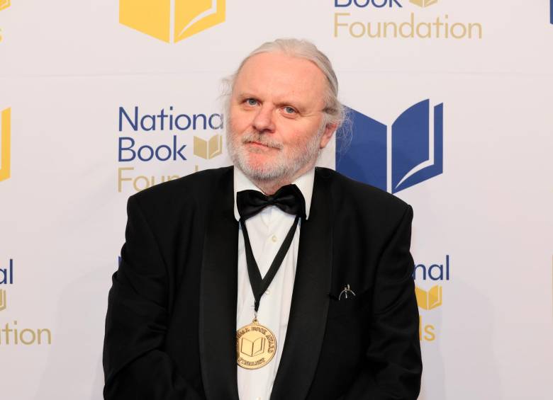 El dramaturgo Jon Fosse con la medalla del Premio Nobel de Literatura. Foto: GETTY
