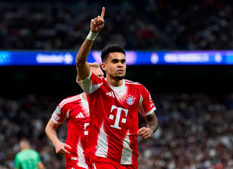 Luis Díaz celebra con el Bayern Múnich, donde ya suma 41 participaciones de gol en 40 partidos. FOTO: Getty