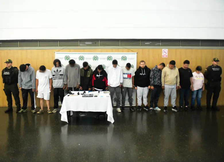 Los capturados son señalados de pertenecer a la agrupación Los Chatas y cometer extorsiones en Antioquia. FOTO: Cortesía Policía Meval