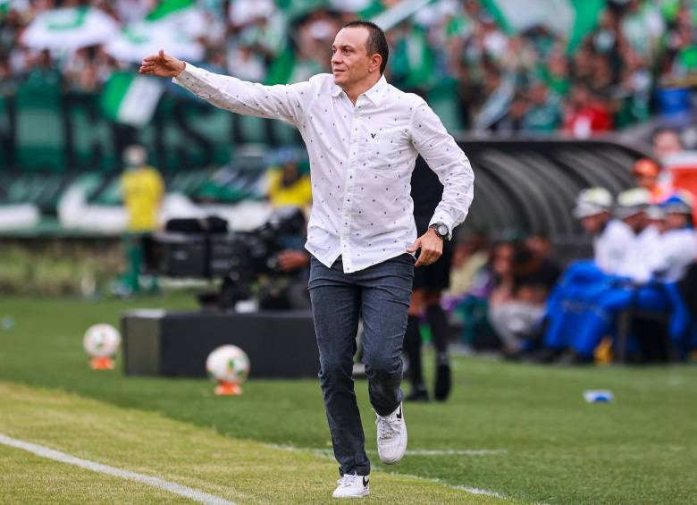 El entrenador antioqueño Alejandro Restrepo, de 43 años, llegó al DIM el 7 de agosto del 2024. FOTO: MANUEL SALDARRIAGA
