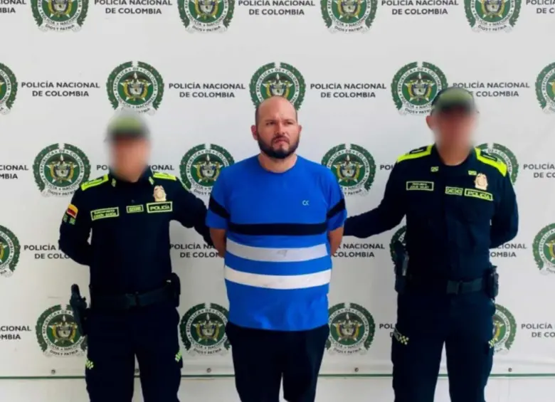 El hombre habría alquilado un vehículo particular que registró para prestar servicios de transporte y cometer actos delictivos. Foto: Cortesía. 