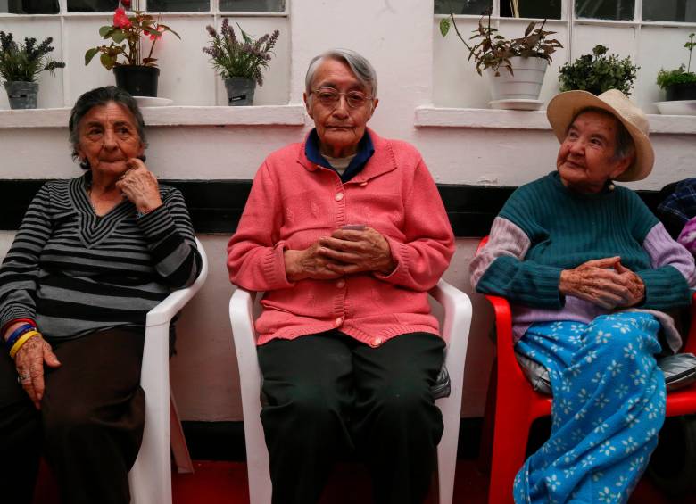 Las AFP analizan acciones judiciales frente al Decreto 0369 por posibles impactos en el sistema pensional y así proteger a los pensionados. FOTO COLPRENSA.