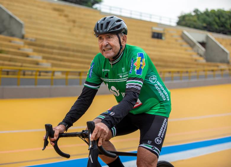 Martín Emilio Cochise Rodríguez, uno de los históricos del ciclismo de Colombia. El velódromo de Medellín lleva su nombre. FOTO CAMILO SUÁREZ