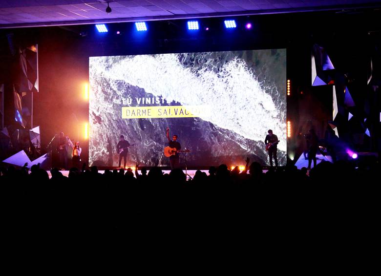 Culto dominical en la iglesia Misión Carismática Internacional, pastoreada por César y Claudia Castellanos, ella fue senadora de la República y embajadora en Brasil durante el gobierno de Álvaro Uribe Vélez. Foto: Pablo Andrés Monsalve Mesa