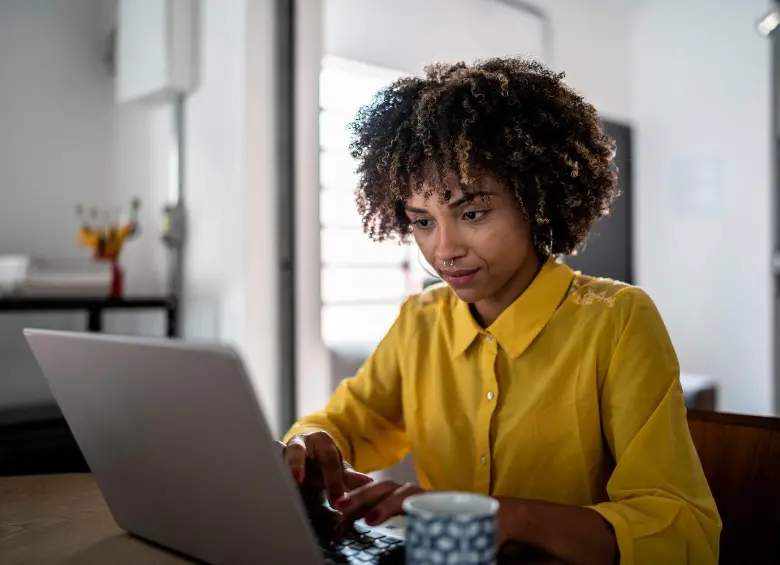 Los participantes del programa podrán certificarse como Técnicos en Operaciones Comerciales en Retail y realizar sus prácticas en tiendas Ktronix. FOTO: GETTY Los participantes del programa podrán certificarse como Técnicos en Operaciones Comerciales en Retail y realizar sus prácticas en tiendas Ktronix. FOTO: GETTY