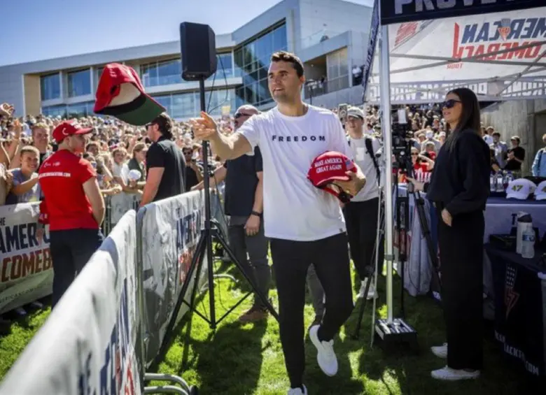 Charlie Kirk, era un activista y aliado del presidente Donald Trump, quien daba charlas en las universidades. FOTO: Redes sociales @charliekirk1776