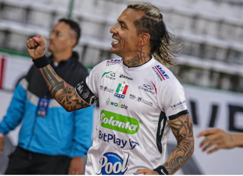 Dayro Moreno celebrando un gol con Once Caldas en un partido del fútbol colombiano. FOTO: Redes sociales Once Caldas