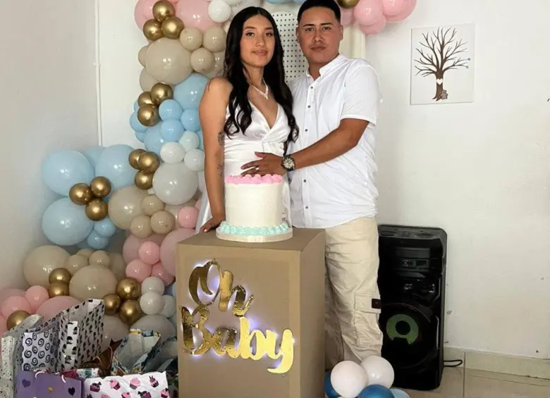 María Camila Potosí Gómez celebrando junto a su pareja el “babyshower” de su bebé Alahia. FOTO: Tomada de redes sociales