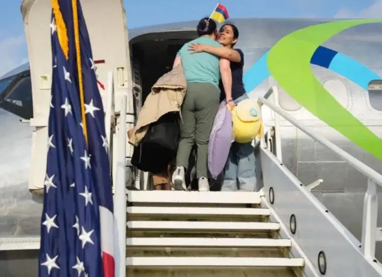 Algunos migrantes siendo deportados de Estados Unidos. FOTO: Departamento de Seguridad Interior (DHS) de Estados Unidos