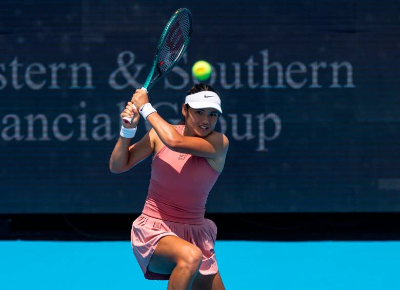 Emma Raducanu fue eliminada y no alcanzó un cupo a los octavos de final. Foto: GETTY. 