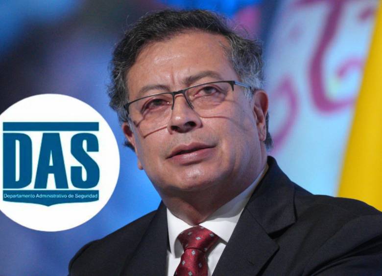El mandatario oficializó la firma del decreto para la desclasificación de los archivos del DAS. Foto: Colprensa