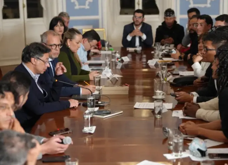 En la reunión también estuvo Benedetti. Foto: Presidencia