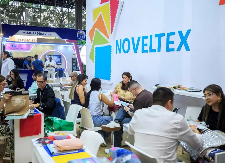 Empresarios del sector moda y textil se reunieron a hacer negocios en Colombiamoda 2025. FOTO: Camilo Suárez.