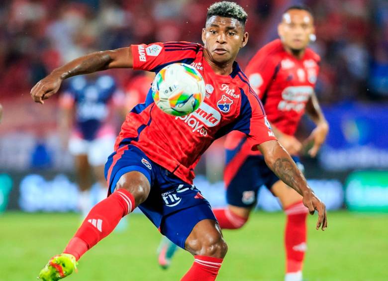 El delantero bolivarense Brayan León Muñiz, de 24 años, es uno de los goleadores del cuadro rojo en el segundo semestre del año. Foto: Camilo Suárez