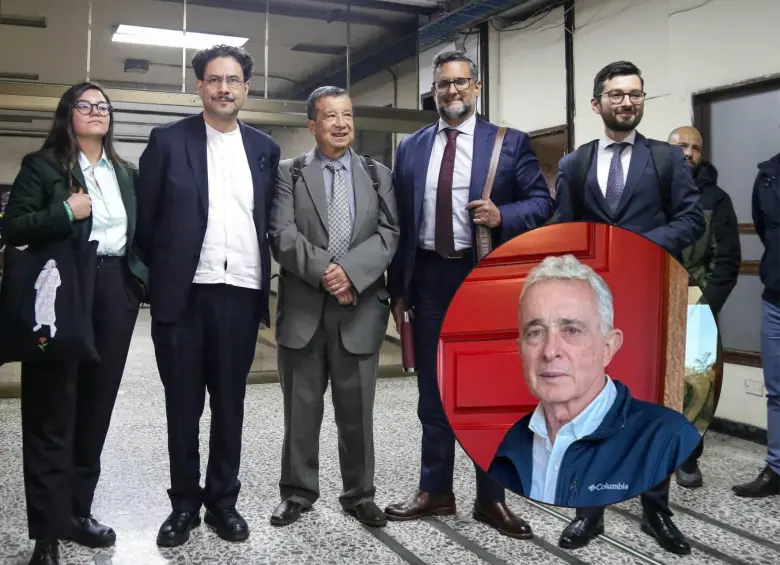 El candidato presidencial Iván Cepeda y otras tres víctimas acreditadas radicaron el recurso de casación en el caso contra Álvaro Uribe. Foto: Colprensa