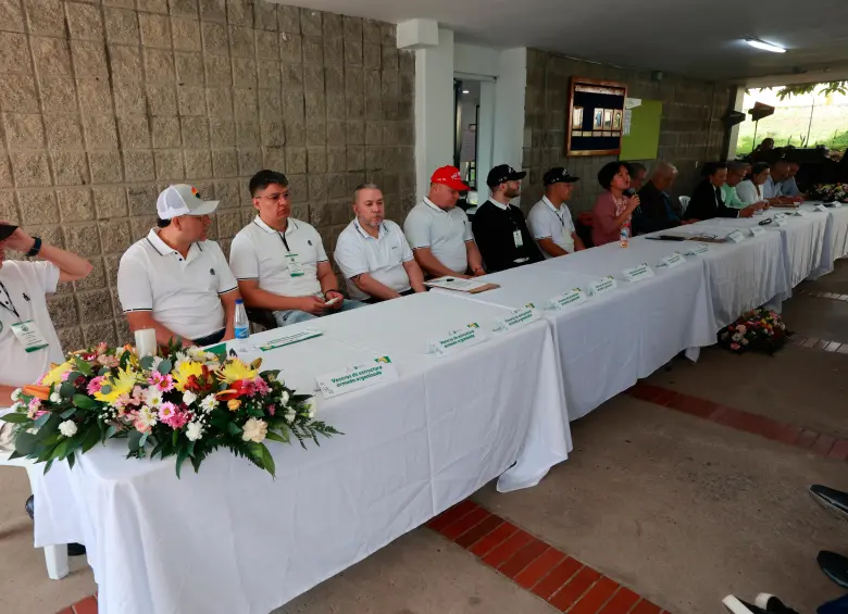 Esta imagen corresponde a la rueda de prensa en la que se anunció el segundo piloto contra la extorsión en Medellín, con la presencia de varios de los cabecillas que negocian la Paz Urbana. <b><span class=mln_uppercase_mln> </span></b>FOTO<b><span class=mln_uppercase_mln> MANUEL SALDARRIAGA</span></b>» title=»Esta imagen corresponde a la rueda de prensa en la que se anunció el segundo piloto contra la extorsión en Medellín, con la presencia de varios de los cabecillas que negocian la Paz Urbana. <b><span class=mln_uppercase_mln> </span></b>FOTO<b><span class=mln_uppercase_mln> MANUEL SALDARRIAGA</span></b>«> </p>
<p><span mlnid=