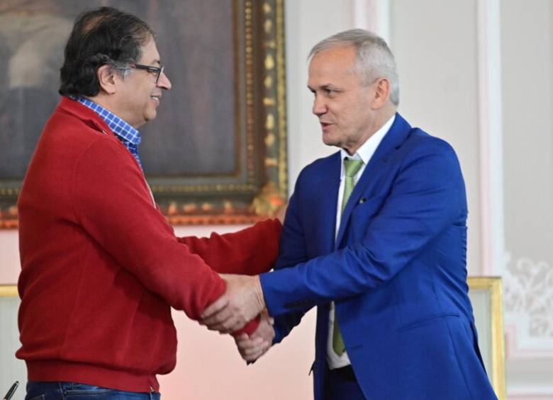 El presidente Gustavo Petro y el exdirector del Departamento Administrativo de la Presidencia (Dapre), Carlos Ramón González. FOTO: Colprensa