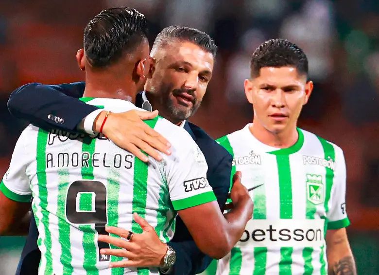 En la imagen aparecen Alfredo Morelos, Javier Gandolfi y Jorman Campuzano. FOTO MANUEL SALDARRIAGA