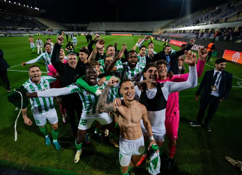 Jugadores del Betis celebrando el paso a la final de la Conference League. FOTO: REDES SOCIALES BETIS